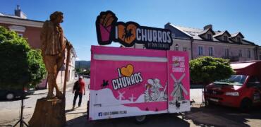 foodtruck z kasetonem świetlnym churros